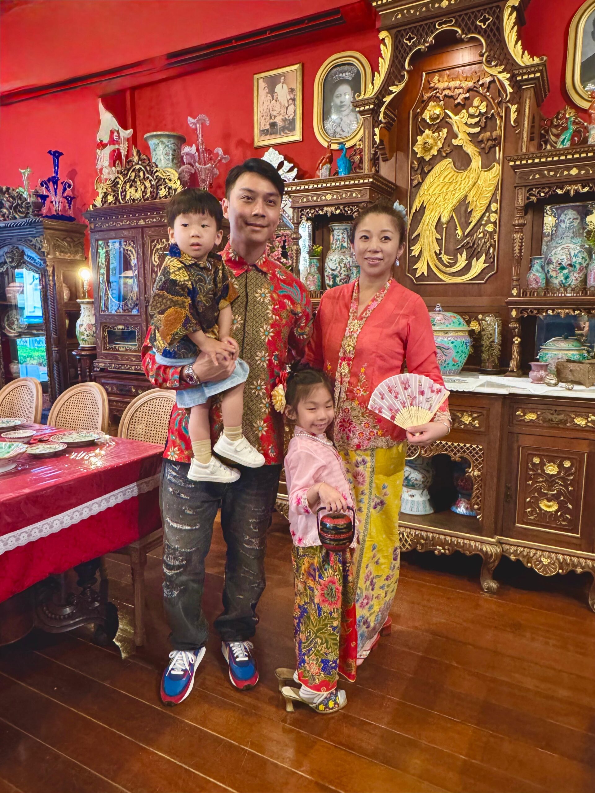 kebaya family